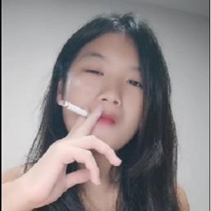 小妹自拍洗澡视频，S级身材爱被关注，1小时全面刷新认知！